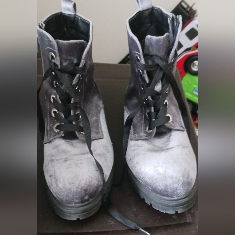 Mossimo Gray/Silver Ankle Boots Size 8.5